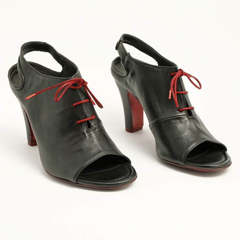 donna-cuoio-scarpa-officine-toscane